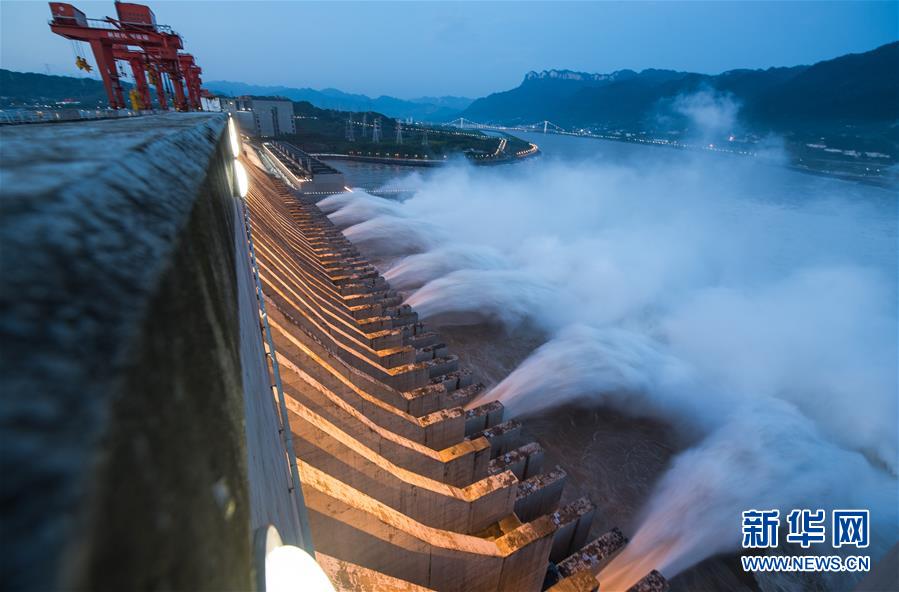 三峡放水新动态，碧波荡漾迎新潮